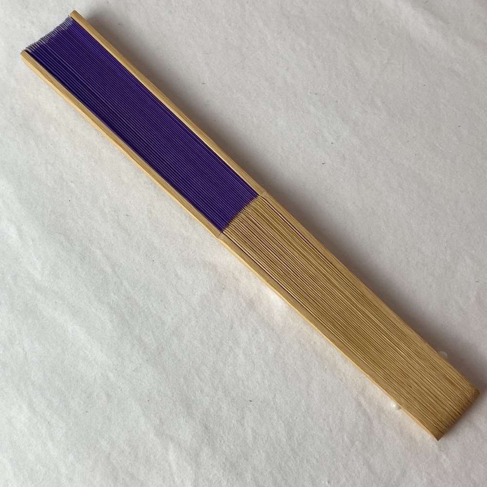 Purple intricate design bamboo folding fan - Picture 5 of 9